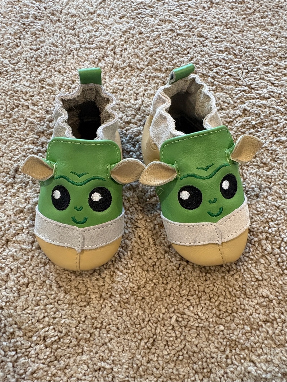 Robeez leather moccasin crib shoes Star Wars grogu baby yoda the child